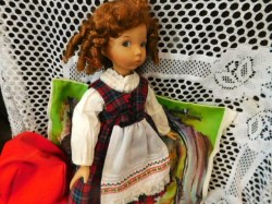 RIDING HOOD DOLL SIDE